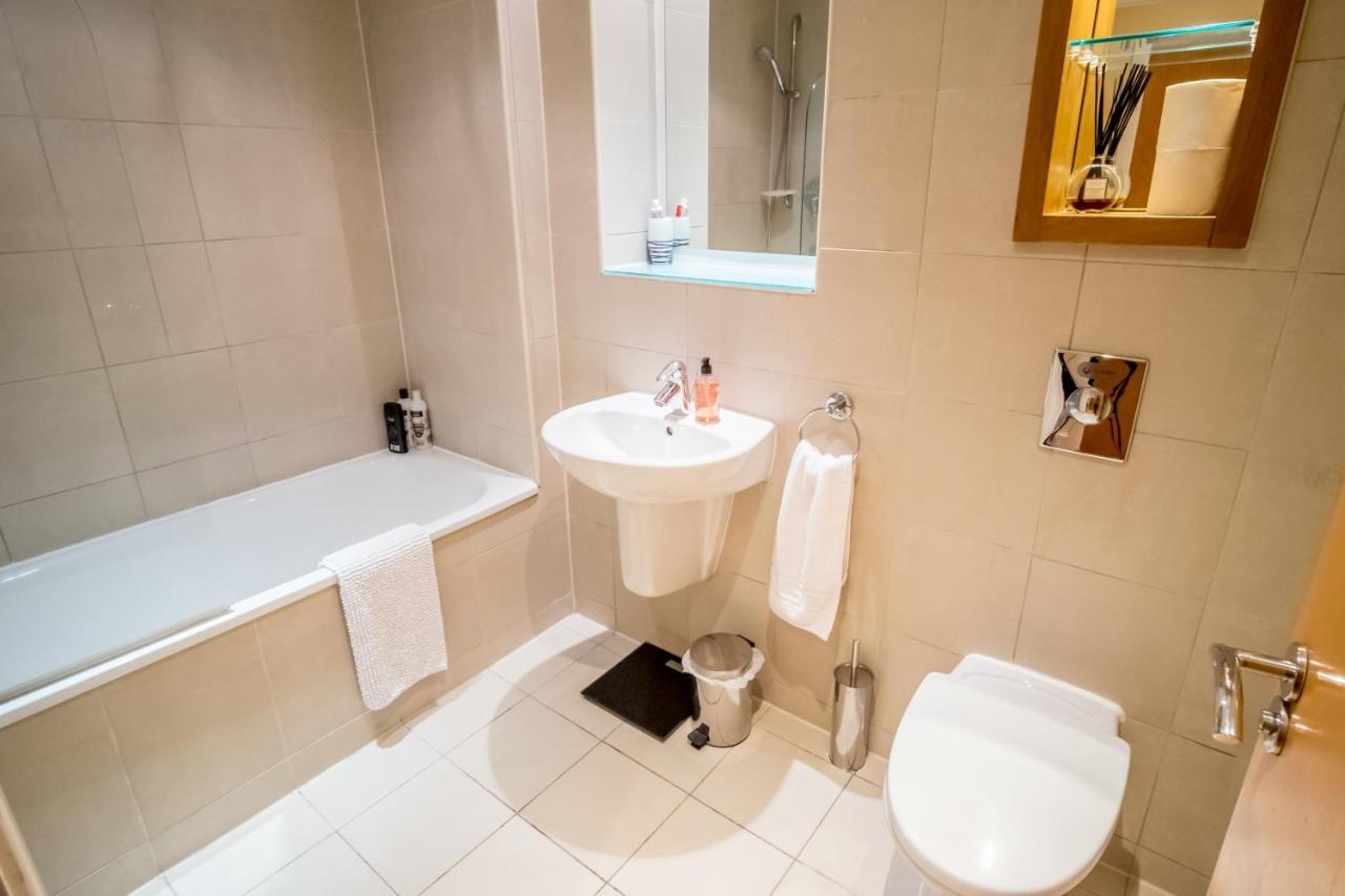 One Bedroom With Juliet Balcony In West One - Parking Possible Apartment Sheffield